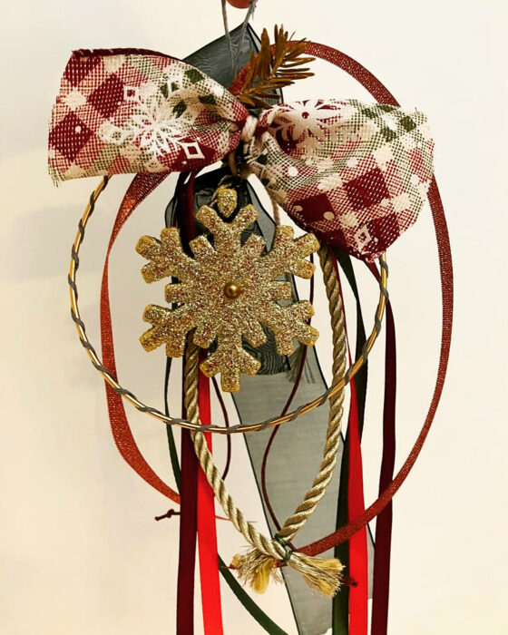 Χριστουγεννιάτικο γούρι με χρυσή χιονονιφάδα