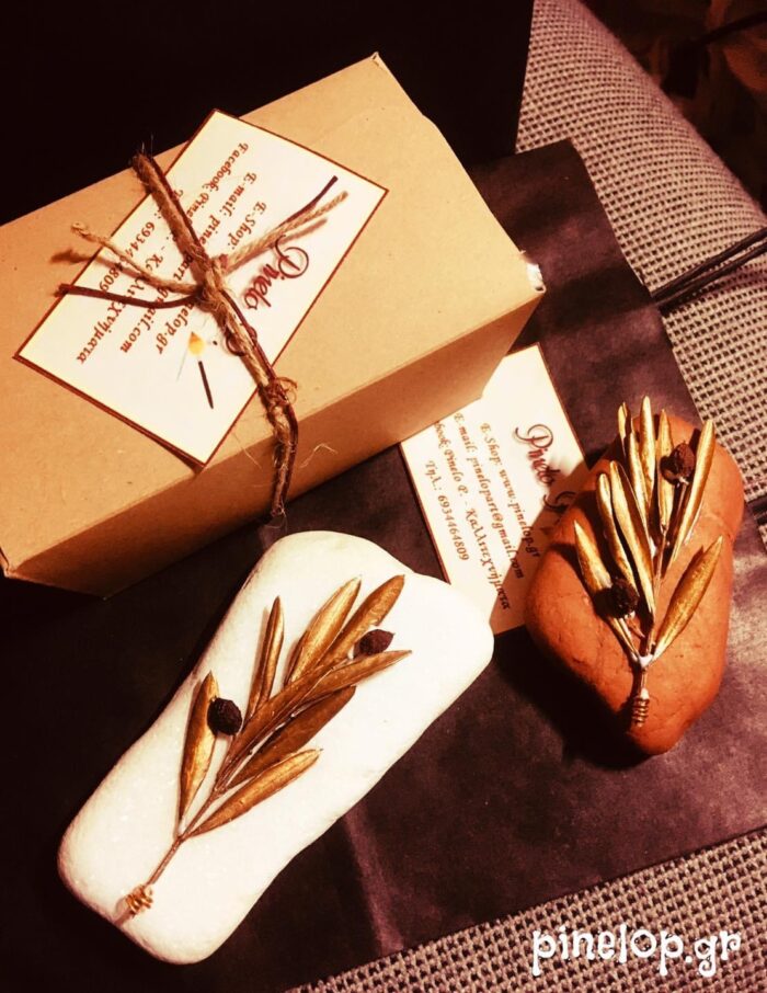 Ειδική παραγγελία πέτρα με χρυσό κλαδί ελιάς