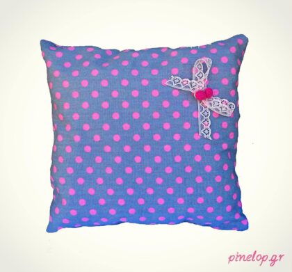 Μαξιλαράκι με ροζ βούλες
