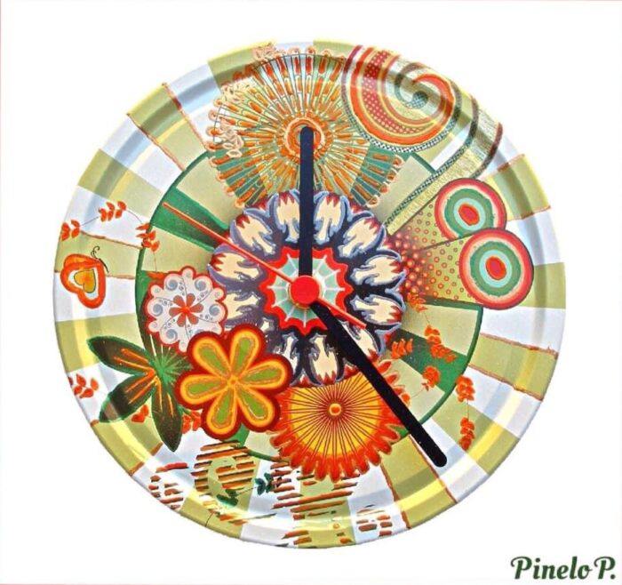 Διακοσμητικό ρολόι από καπάκι με σχέδια